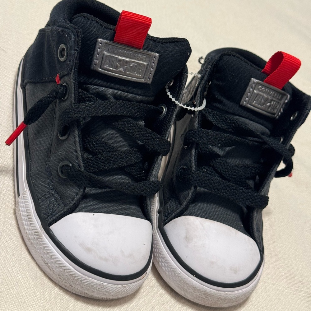 Converse Kids Black and White Sneakers Great Condition Worn once Size 8
